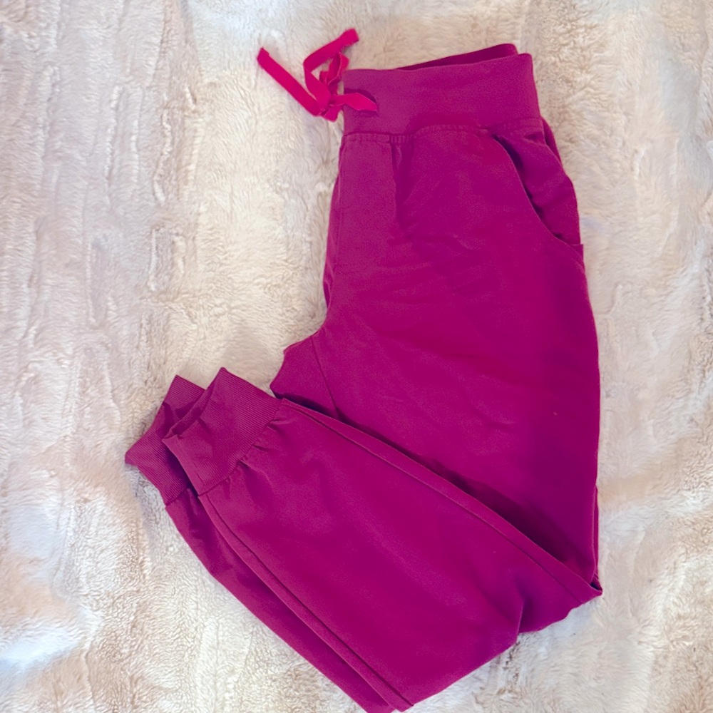 Figs Zamora jogger in Raspberry XXS/P